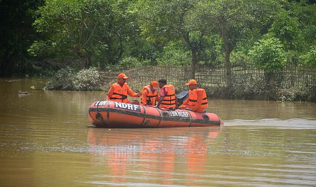 Hindistan'da selde hayatını kaybedenlerin sayısı 41'e yükseldi