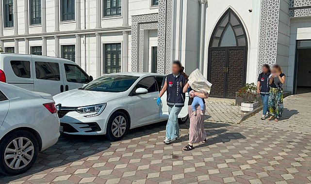 Hırsızlık şüphelileri, kucaklarında bebeklerle adliyeye sevk edildi