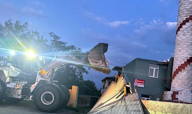 Iğdır'da kuvvetli rüzgarda caminin çatısı uçtu