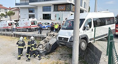 İşçi servisi ile iki otomobil çarpıştı: 3 yaralı