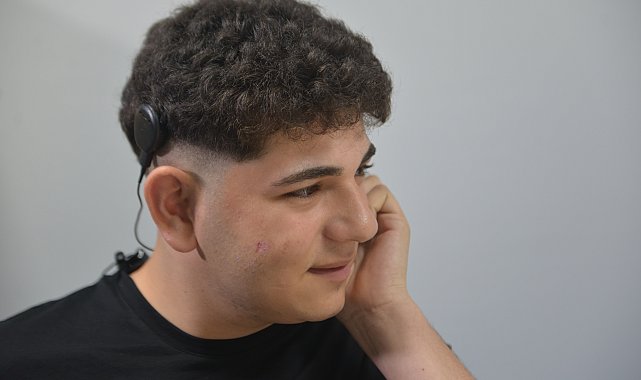 İşitme kaybı yaşayan liseli Muhammet'in biyonik kulakla duyma sevinci
