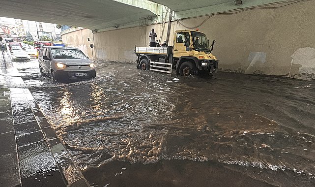 İstanbul'da sağanak; Zincirlikuyu'da alt geçit su içinde kaldı-1
