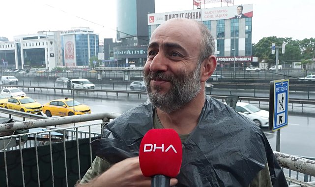 İstanbul'da yağmura hazırlıksız yakalananlar, kapalı alanlara koştu