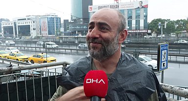 İstanbul'da yağmura hazırlıksız yakalananlar, kapalı alanlara koştu