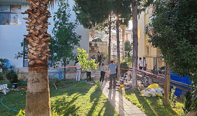 İzmir'de asma iskele devrildi: 3 işçi yaralandı