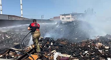 İzmir'de çöp dökülen alanda yangın