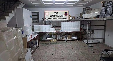 İzmir'de kaçak alkol ve tütün operasyonu