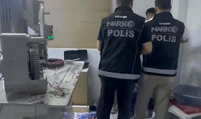 İzmir'de uyuşturucu imalathanesine dönüştürülen depoya operasyon