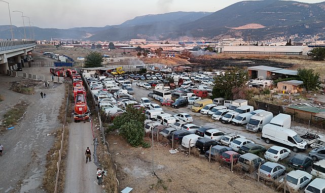 İzmir'de yediemin otoparkında yangın: 50 motosiklet ve 12 araç yandı