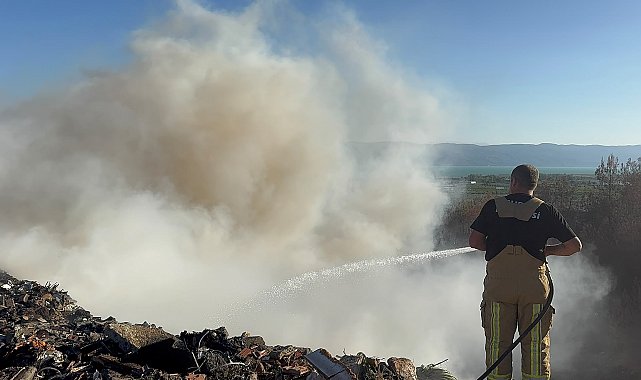 İznik'te çöplük yangını