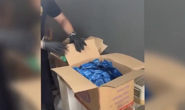 Kadıköy'de depoya düzenlenen operasyonda yaklaşık 2 kilogram uyuşturucu ele geçirildi