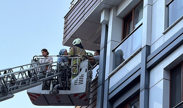 Kağıthane'de 5 katlı binada yangın: 4 kişi dumandan etkilendi