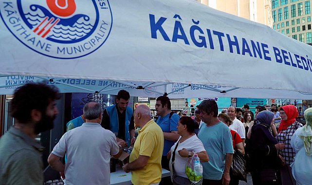 Kağıthane'de binlerce kişiye aşure dağıtıldı