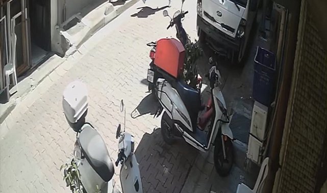 Kağıthane'de tıraşını beğenmediği berberi bıçaklayıp kaçtı; o anlar kamerada