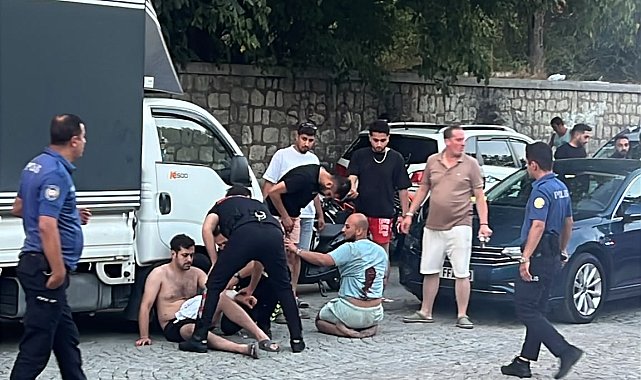 Kağıthane'de trafikte yol verme kavgasında 4 kişiyi bıçakladı; polis havaya ateş açtı
