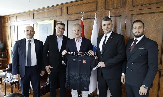 Karşıyaka futbolda yoğun mesaide