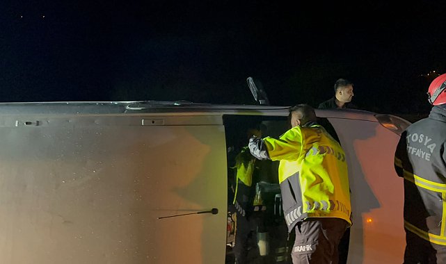 Kastamonu'da orta refüje devrilen hafif ticari araçta kimse bulunamadı