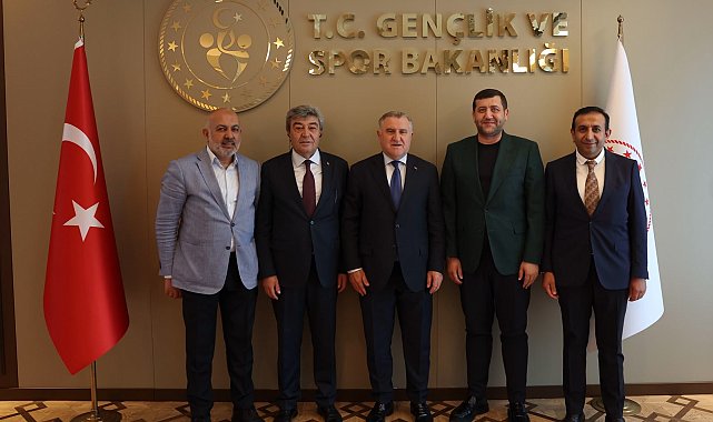 Kayserispor'dan Bakan Bak'a ziyaret