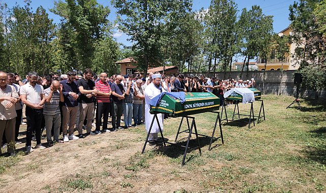 Kazada ölen anne ile kızı, son yolculuklarına uğurlandı
