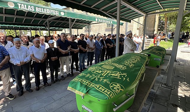 Kazada ölen uzman çavuş, eşi ve 8 aylık bebekleri toprağa verildi
