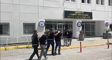 Kendilerini polis olarak tanıtıp dolandırıcılık yapan 2 şüpheli tutuklandı