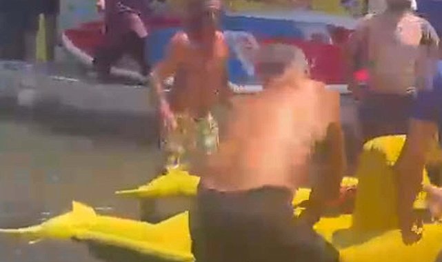 Kılıç balığını kuyruğundan çekip sahile çıkardı; o anlar kamerada
