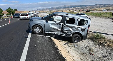 Kırıkkale'de 4 aracın karıştığı zincirleme kaza: 3 yaralı