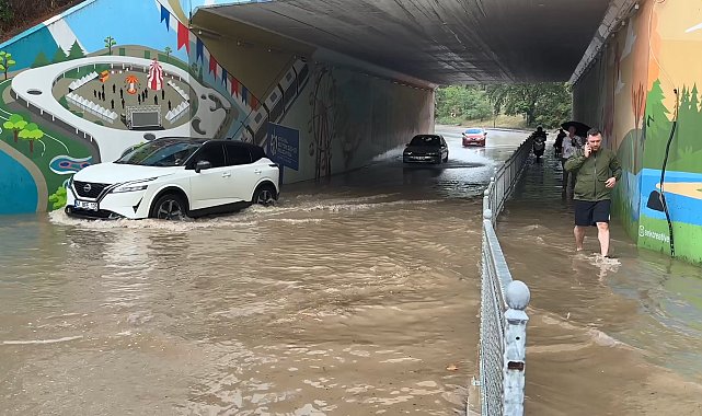 Kocaeli'de sağanak; alt geçit suyla doldu