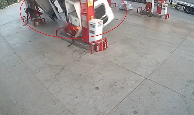 Kömür yüklü TIR, akaryakıt istasyonuna girdi: 1 ölü, 2 yaralı