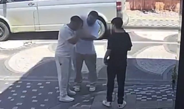 Kuaför, çırağını darbetti; o anlar kamerada