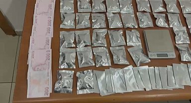 Küçükçekmece'de denetimde durdurulan şüphelinin üzerinden uyuşturucu çıktı