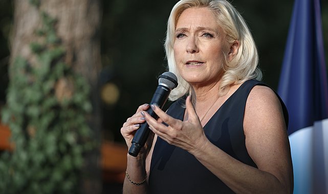 Le Pen cumhurbaşkanlığı adaylığını resmen açıkladı