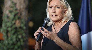 Le Pen cumhurbaşkanlığı adaylığını resmen açıkladı