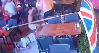 Marmaris'te restoranda İngiliz çiftin kavgası kamerada