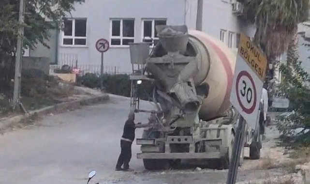 Mikserin yola beton dökmesi kamerada