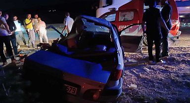 Minibüs ile çarpışan otomobilin sürücüsü öldü