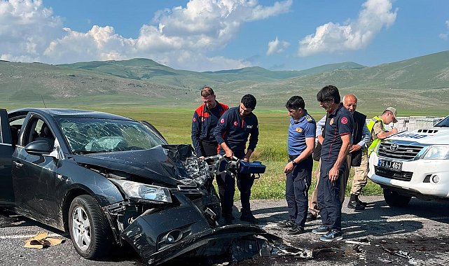 Minibüs ile otomobil çarpıştı: 7 yaralı