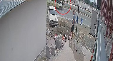 Minibüsün ata çarpması kamerada