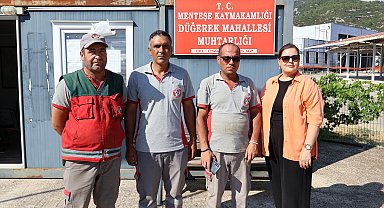 Muğla'da temizlik işçileri, buldukları içi para ve ziynet dolu çantayı sahibine ulaştırdı