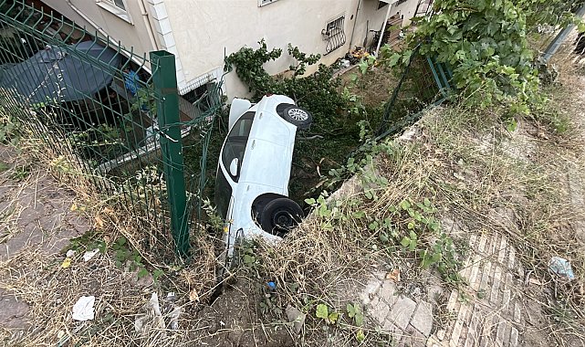 Otomobil apartmanın bahçesine uçtu; 1 yaralı