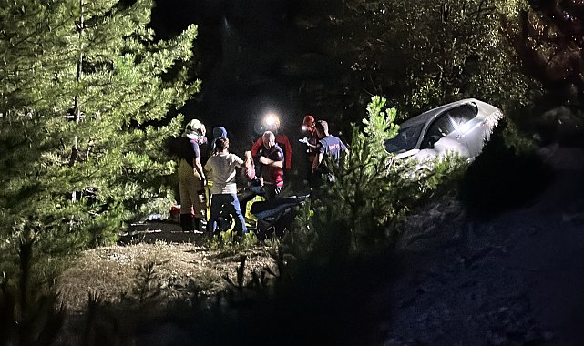 Otomobil ile motosiklet çarpıştıktan sonra şarampole savruldu: 5 yaralı
