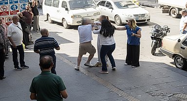 Otomobilin çarptığı motosikletin aynası kırıldı; çıkan kavgada 3 kişi yaralandı