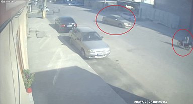 Otomobilin motosiklete çarptığı kaza kamerada; 1 yaralı