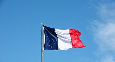 Paris'te bıçaklı saldırı: 3 yaralı