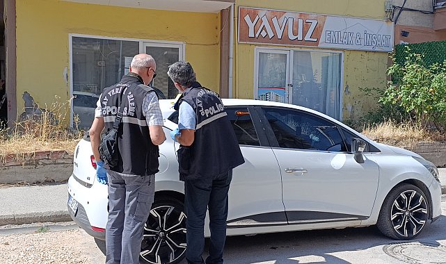 Park halindeki otomobile yorgun mermi isabet etti
