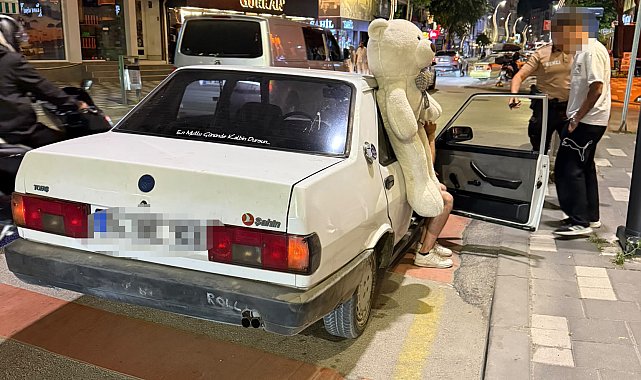 Pelüş ayı ile turlayan ehliyetsiz sürücüye ceza