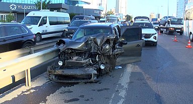 Pendik'te zincirleme kaza: 2 yaralı