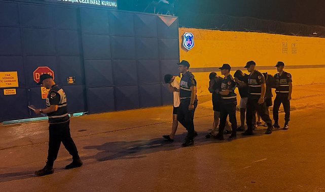 Polis merkezinin camını kıran 4 şüpheli tutuklandı