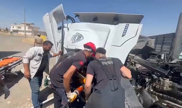Şanlıurfa'da TIR ile kamyon çarpıştı; 1 ölü, 1 yaralı