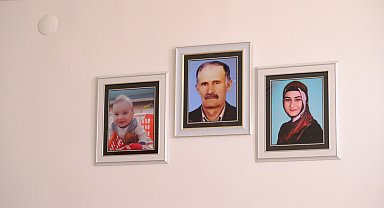 Şehit Bedirhan bebek ve annesi kabirleri başında anıldı